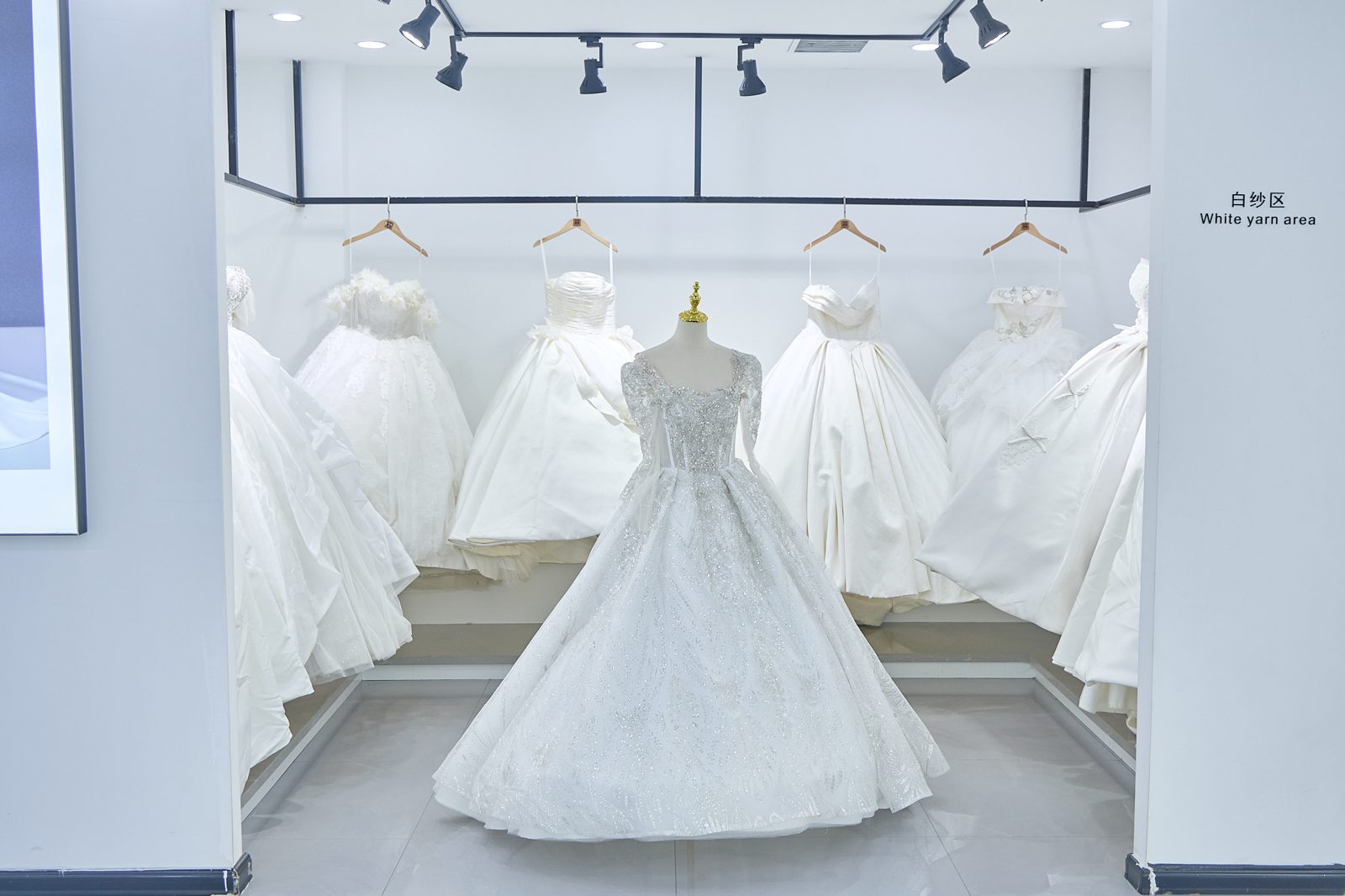 白屿映画大连店授权资料图