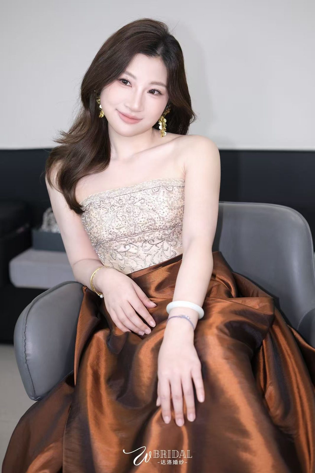 达洛婚纱授权资料图